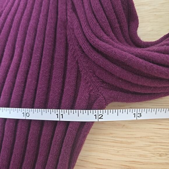NWT Sundance Ribbed Knit V Neck Top Size Medium Maroon Red Purple Timeless - Picture 5 of 9